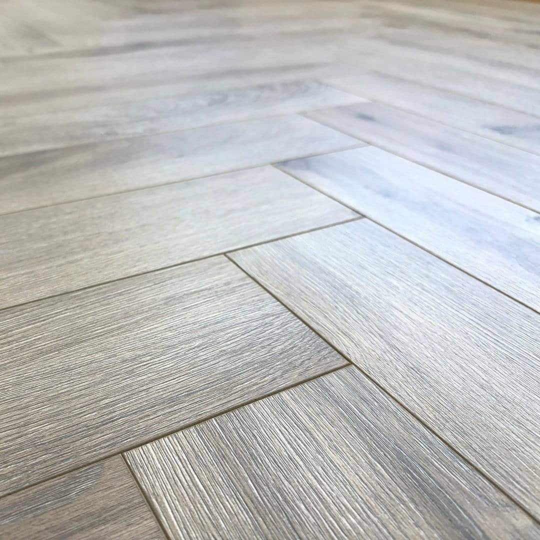 Embrace Herringbone Laminate Flooring Cappuccino Oak 12mm - Image 5